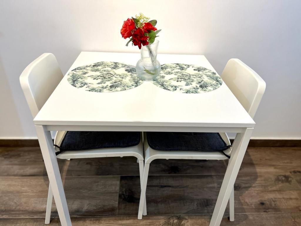 New Cozy Apartment In Otopeni Near Airport Kültér fotó